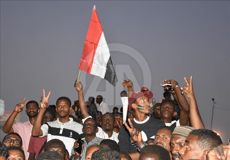 Demonstrasi warga Sudan menuntut transisi pemerintahan sipil
