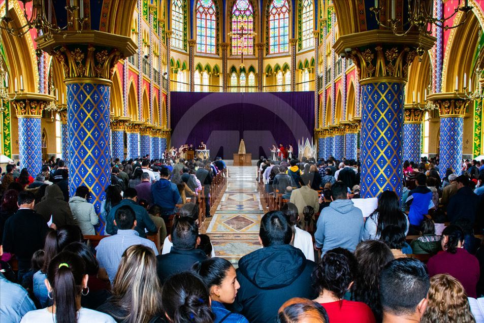 Misa en la iglesia de Nuestra Señora de Fátima en Tocancipá, Colombia