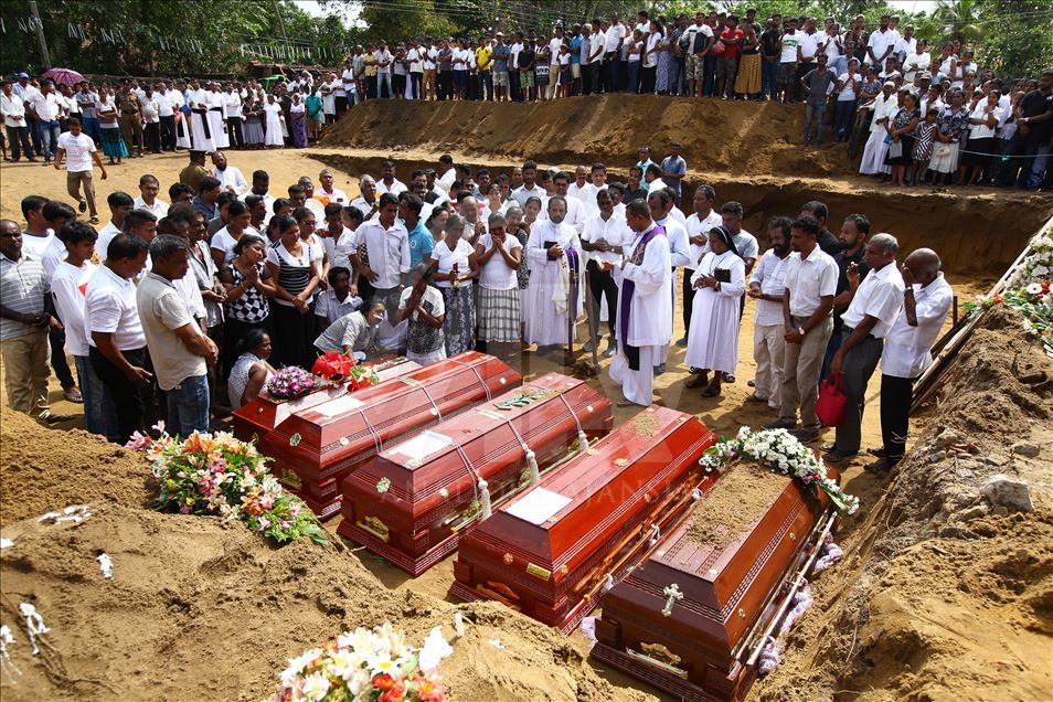 Upacara pemakaman korban serangan bom Sri Lanka