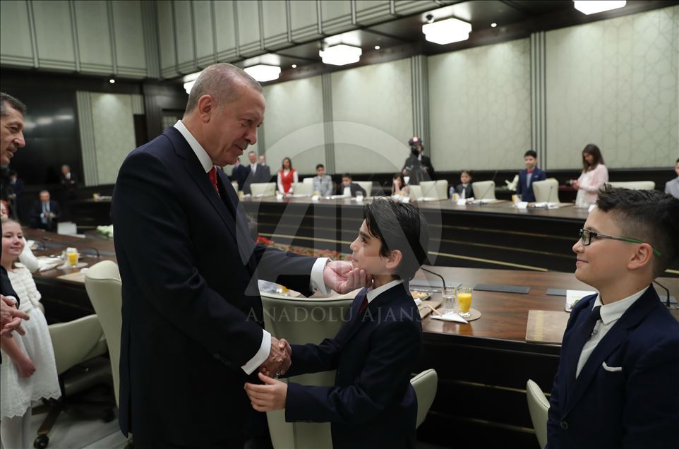 Cumhurbaşkanı Erdoğan çocukları kabul etti