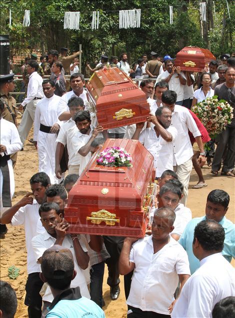 Upacara pemakaman korban serangan bom Sri Lanka