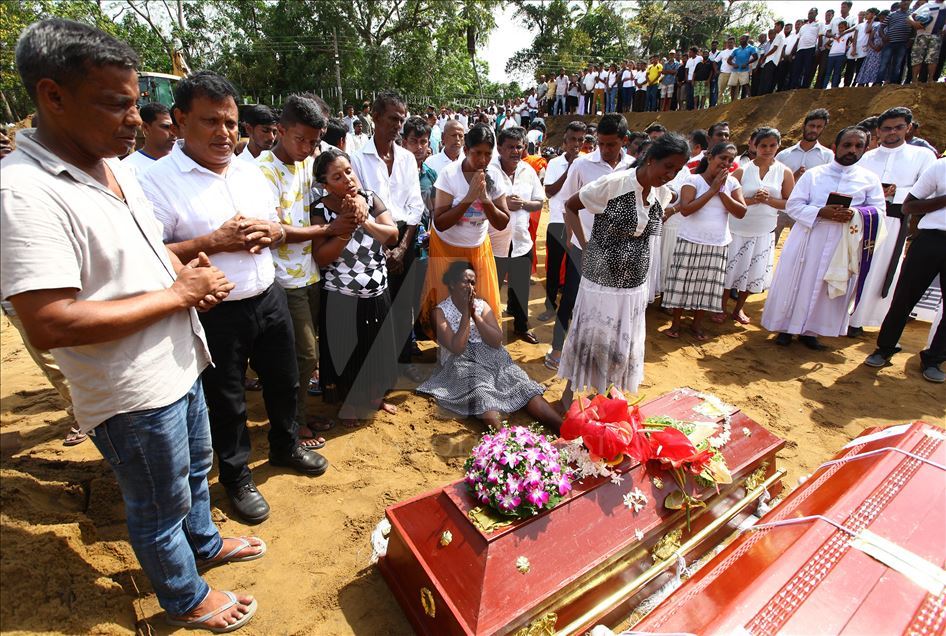 Upacara pemakaman korban serangan bom Sri Lanka