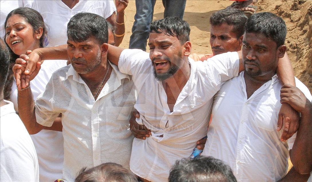 Upacara pemakaman korban serangan bom Sri Lanka