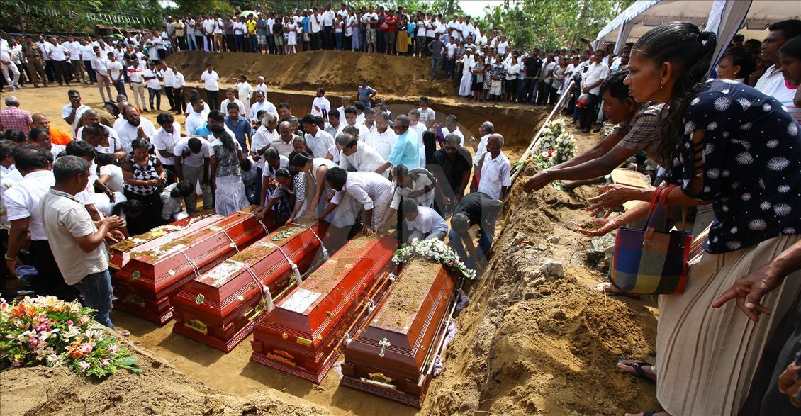 Upacara pemakaman korban serangan bom Sri Lanka