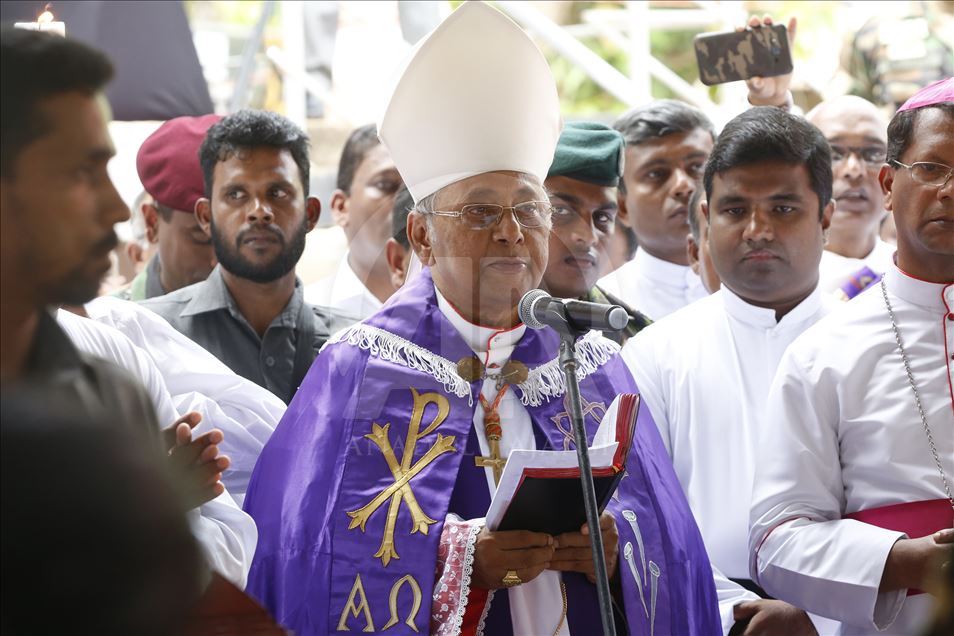 Upacara pemakaman korban serangan bom Sri Lanka