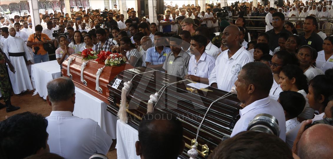 Upacara pemakaman korban serangan bom Sri Lanka