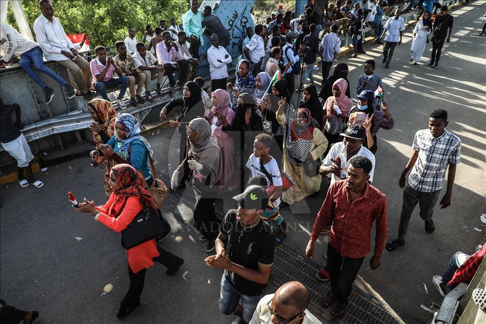 المعارضة السودانية تدعو للاحتشاد بساحة الاعتصام لمنع فضه
