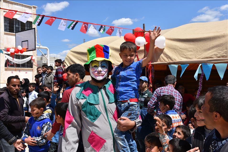 اعزاز السورية تحتفل بعيد الطفولة
