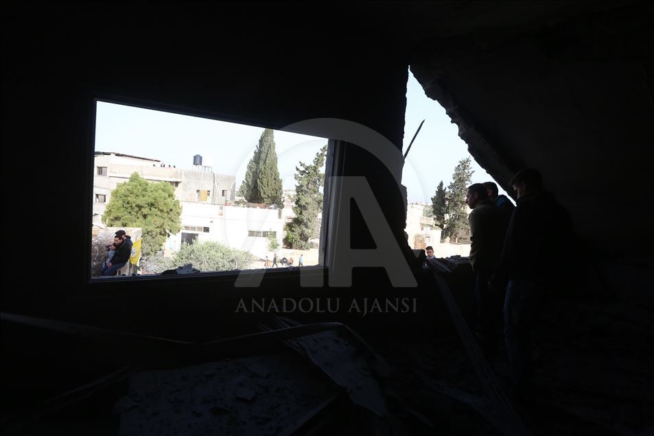 İsrail ordusu öldürdüğü Filistinlinin evini yıktı

