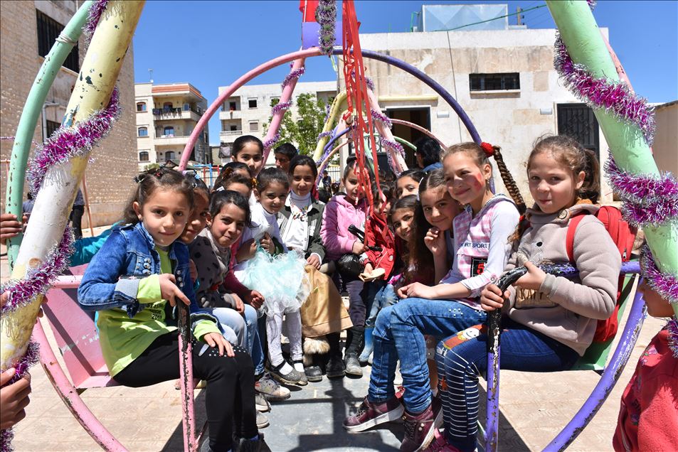 اعزاز السورية تحتفل بعيد الطفولة
