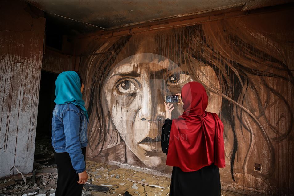 Ekspozitë e jashtëzakonshme në mesin e rrënojave në Gaza