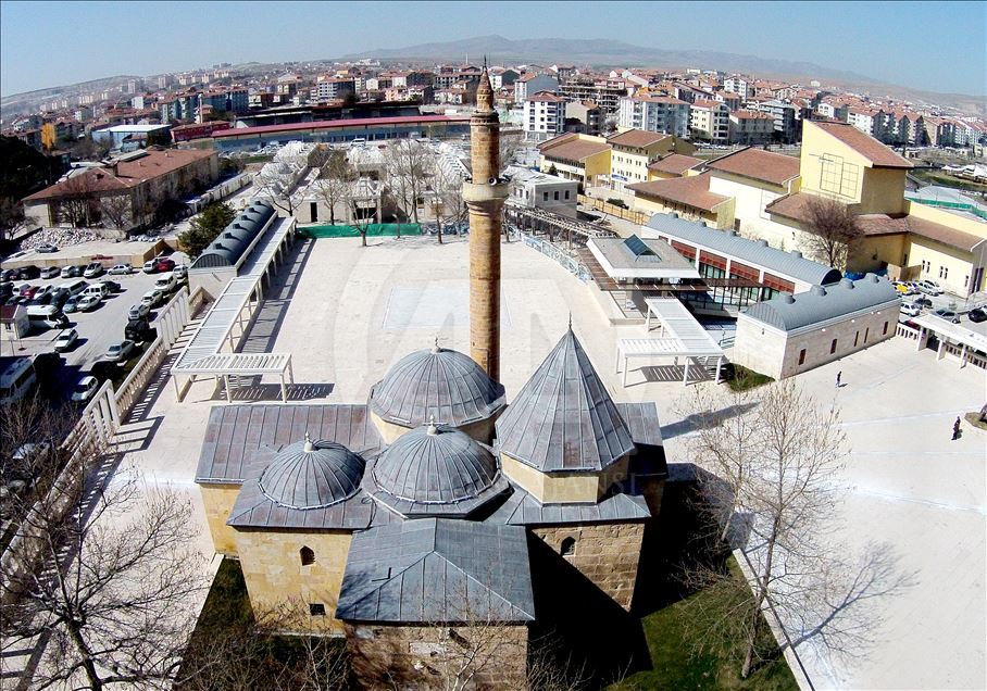 Ahi Evran Camisi ve Türbesi asırlara meydan okuyor