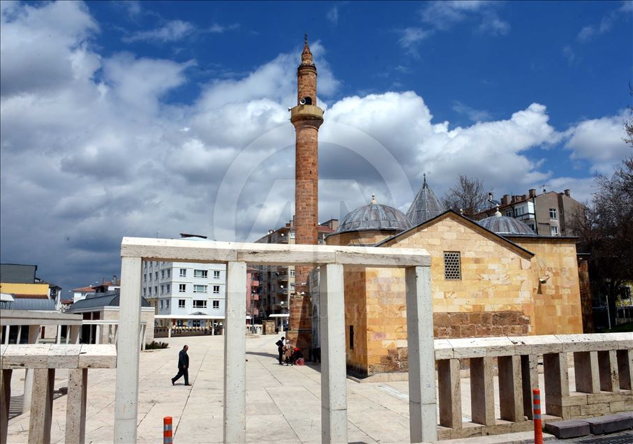 Ahi Evran Camisi ve Türbesi asırlara meydan okuyor