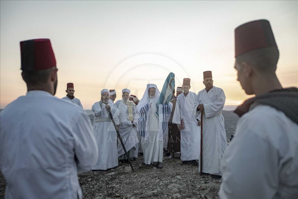 Samaritanos celebran la Pascua en el monte Guerizín