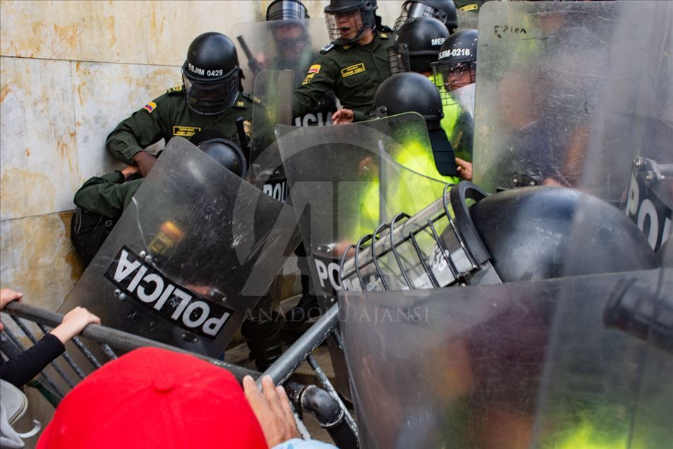 Enfrentamientos durante una huelga nacional en Colombia 
