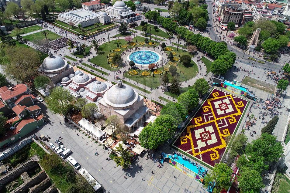 La 'alfombra de tulipán' más grande del mundo en la plaza Sultanahmet