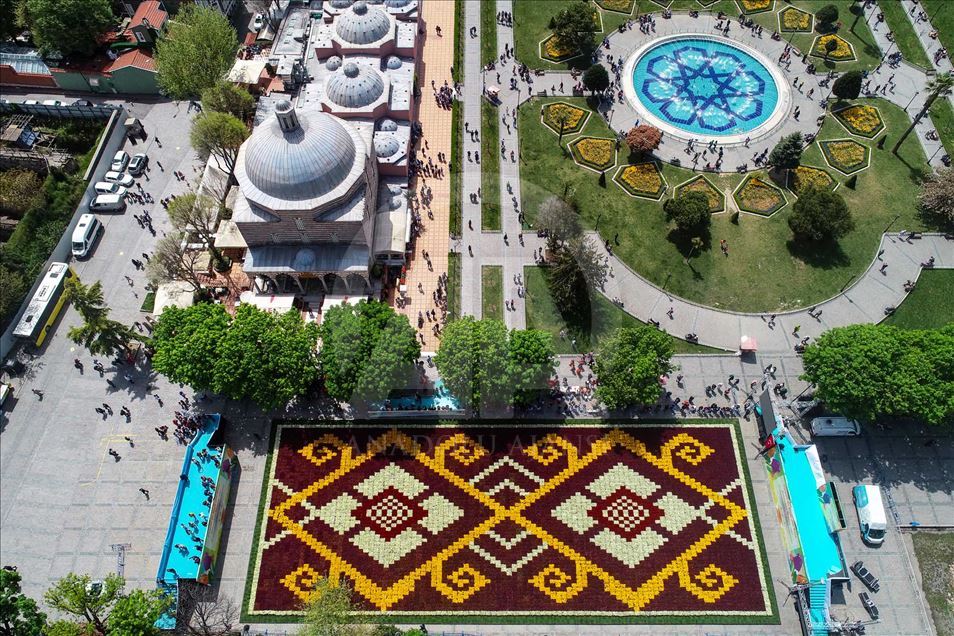 La 'alfombra de tulipán' más grande del mundo en la plaza Sultanahmet