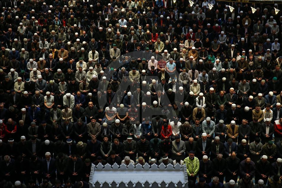 Binlerce kişi Çamlıca Camisi'nde buluştu
