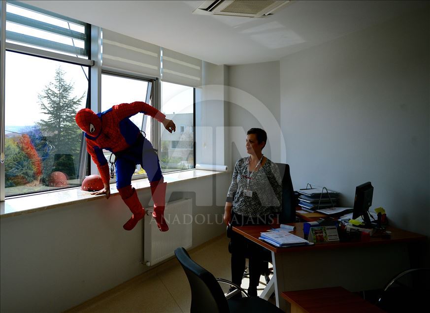 Turkish man in 'Spider-Man' costume donates blood