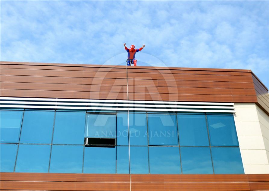 Turkish man in 'Spider-Man' costume donates blood