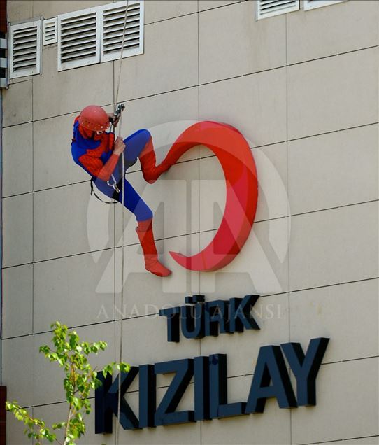 Turkish man in 'Spider-Man' costume donates blood