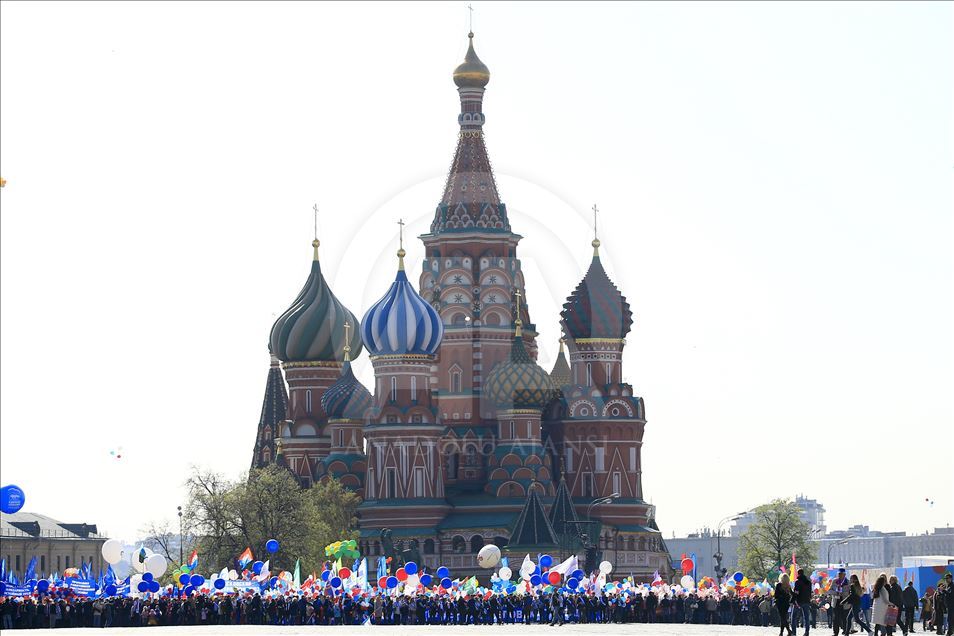 Около 100 тысяч человек вышли на Красную площадь 1 мая
