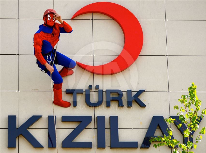 Spiderman Turki donorkan darah