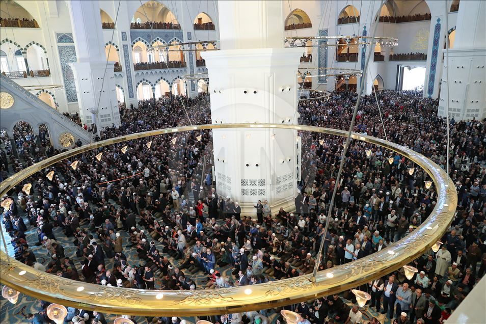 Stamboll, hapet zyrtarisht xhamia më e madhe në Turqi