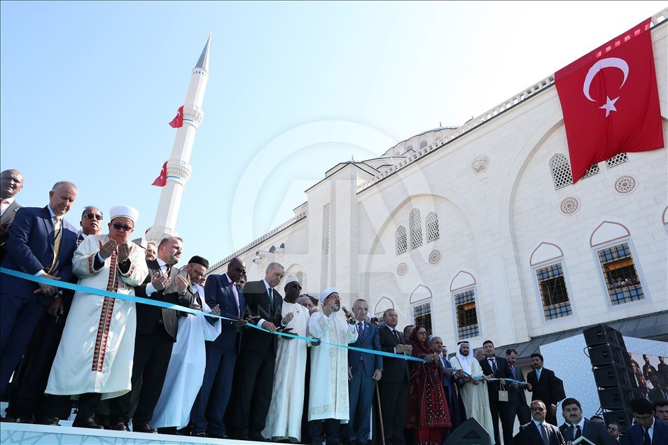 Stamboll, hapet zyrtarisht xhamia më e madhe në Turqi
