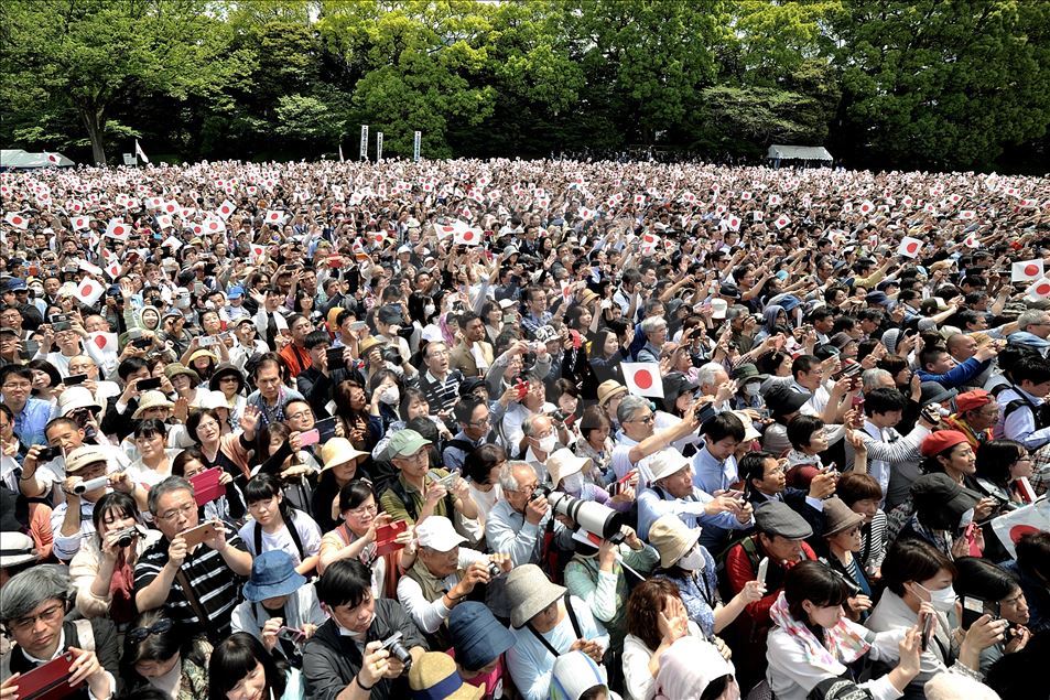 Primera aparición pública de nuevo emperador japonés Naruhito