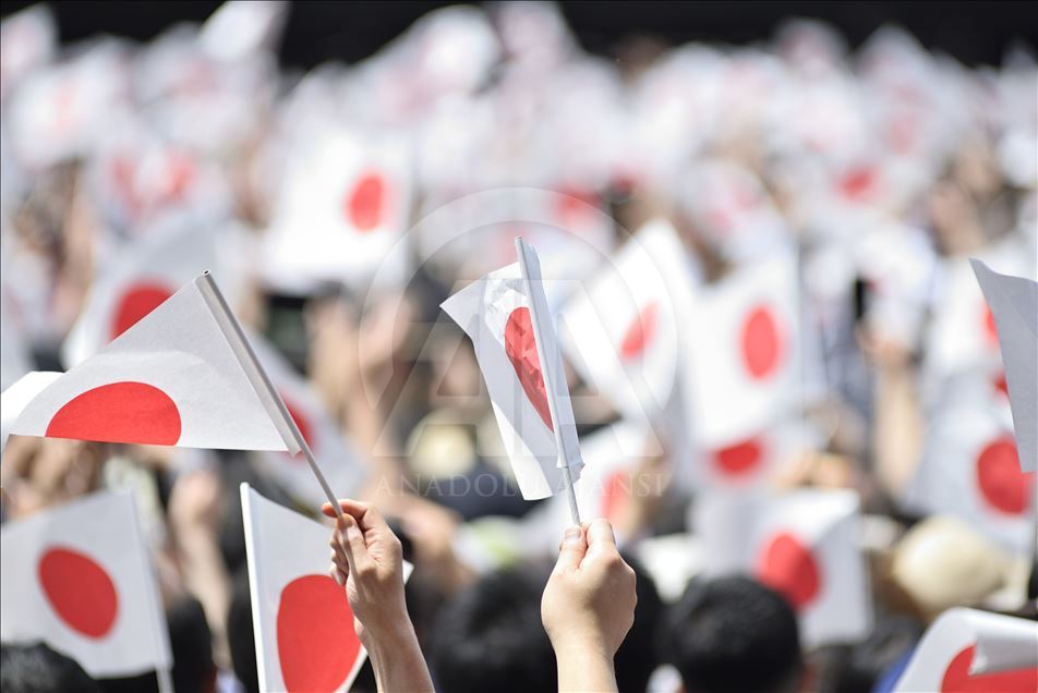 Primera aparición pública de nuevo emperador japonés Naruhito