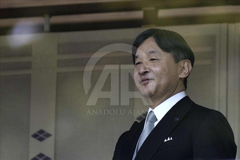 Primera aparición pública de nuevo emperador japonés Naruhito