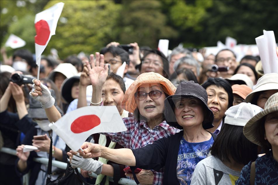 Primera aparición pública de nuevo emperador japonés Naruhito