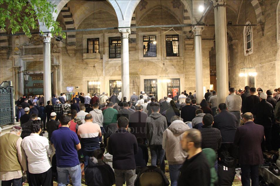 İstanbul'da ilk teravih namazı kılındı