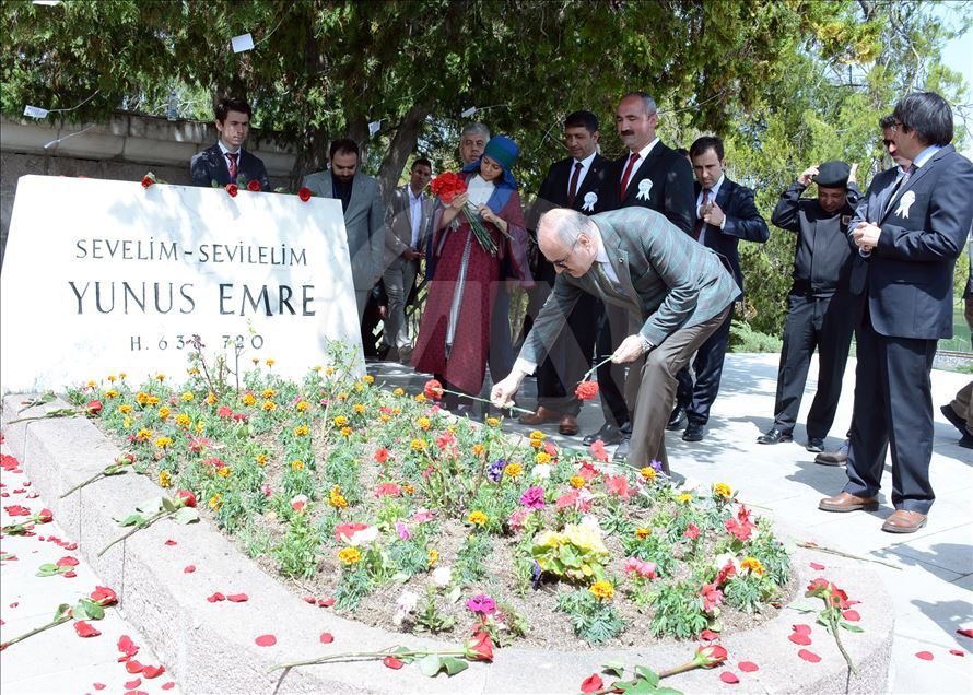 Yunus Emre kabri başında anıldı