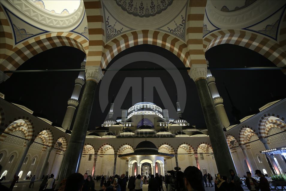 İstanbul'da ilk teravih namazı kılındı
