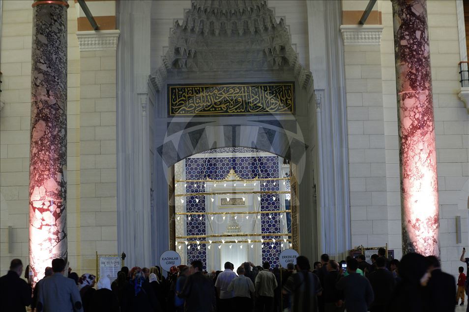 İstanbul'da ilk teravih namazı kılındı