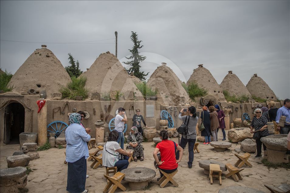 Konik kubbeli Harran evleri ilgi çekiyor