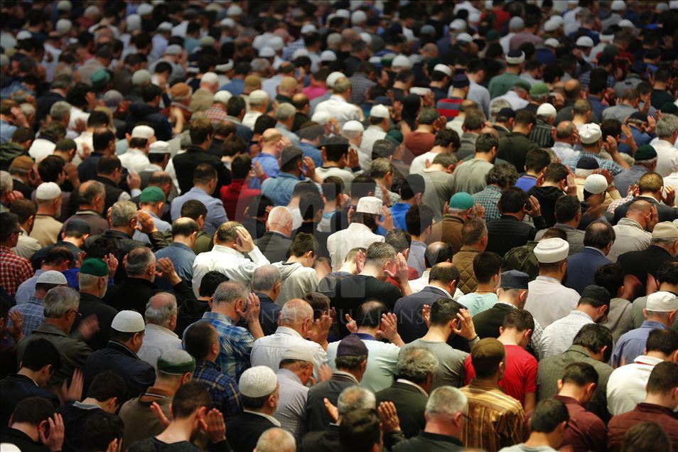 İstanbul'da ilk teravih namazı kılındı