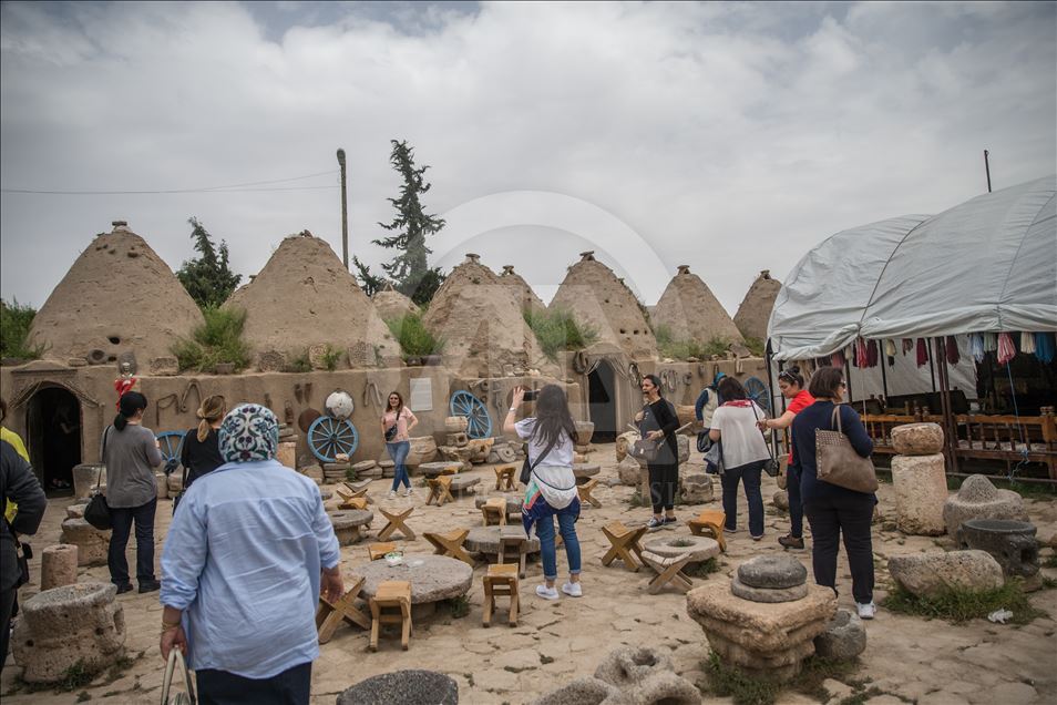 Konik kubbeli Harran evleri ilgi çekiyor
