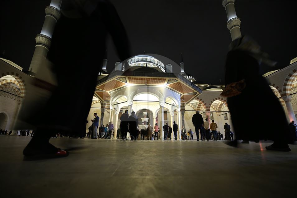 İstanbul'da ilk teravih namazı kılındı