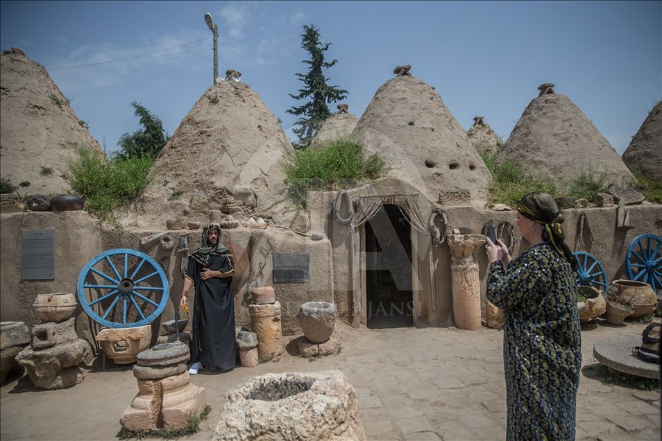 Konik kubbeli Harran evleri ilgi çekiyor