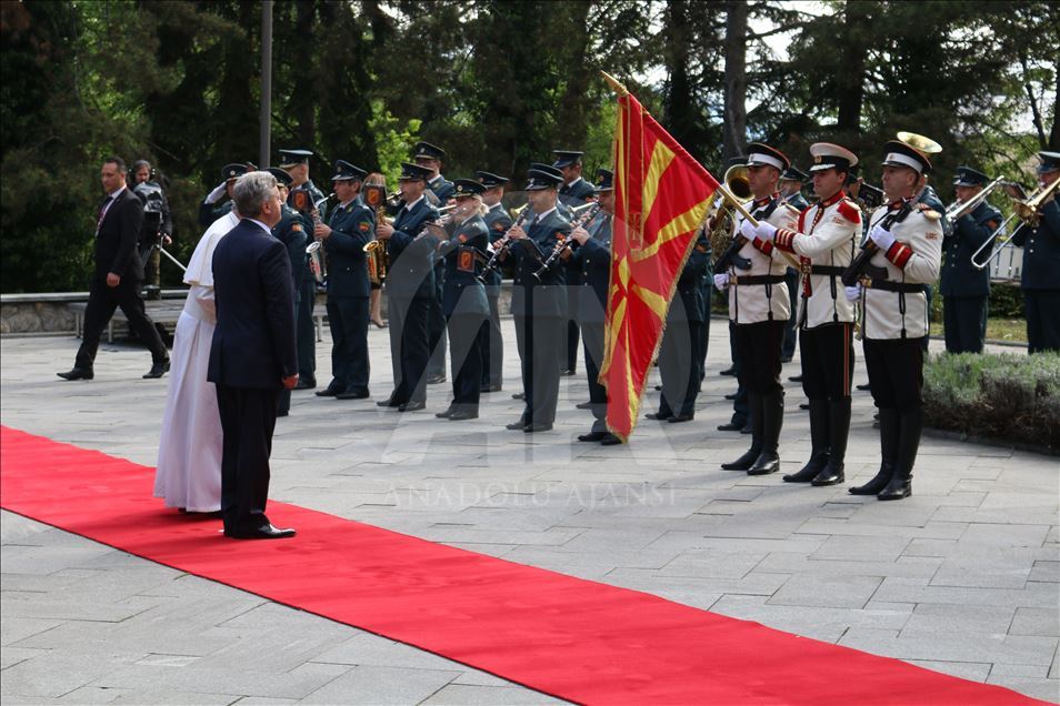 Papa Françesku mbërrin për vizitë zyrtare në Maqedoninë e Veriut
