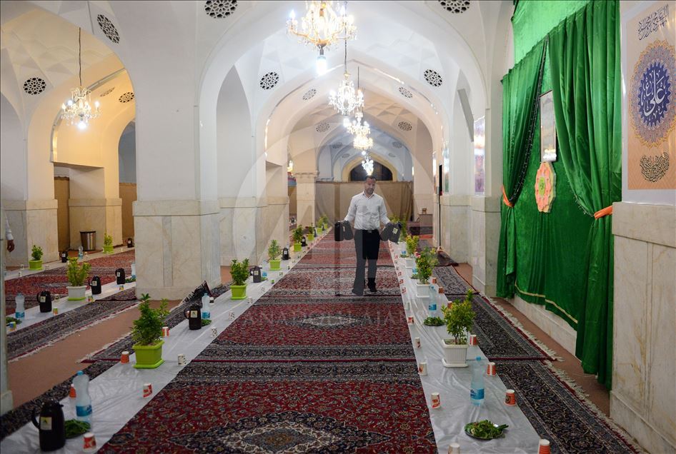 اولین ضیافت افطار مسلمانان در ایران