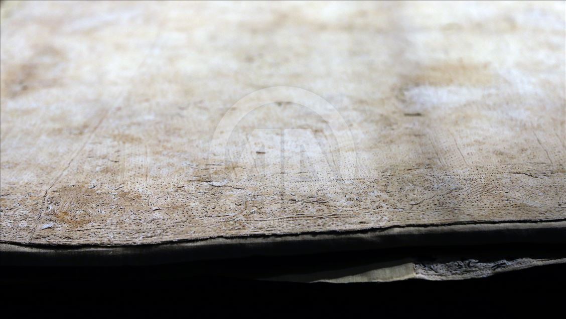 إسطنبول.. جامع "الخرقة الشريفة" يفتح أبوابه للراغبين برؤية البردة النبوية
