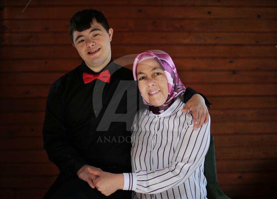 Ömrünü down sendromlu evladına adayan anneler