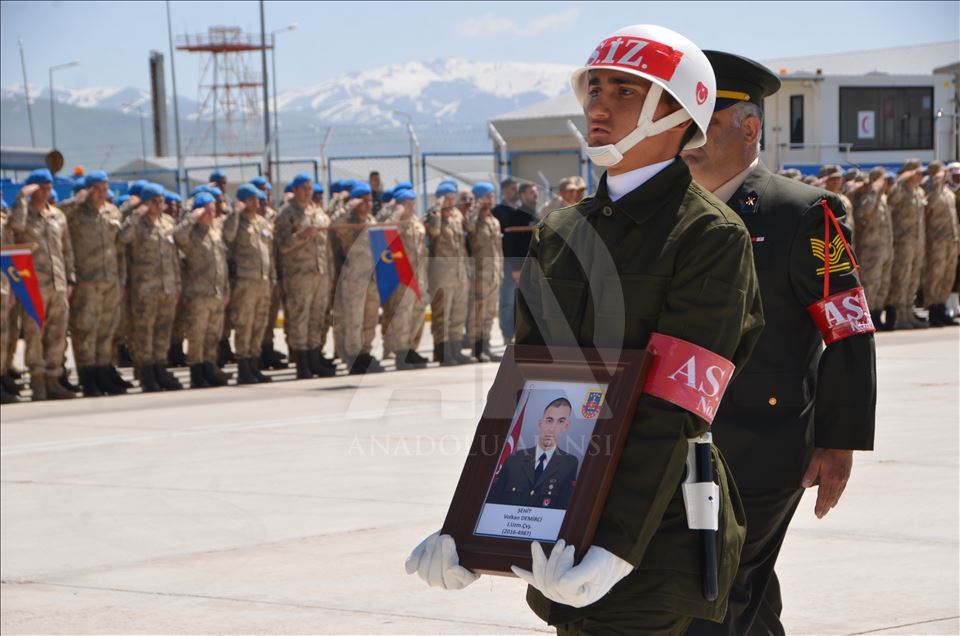 Hakkari'de şehit asker için tören