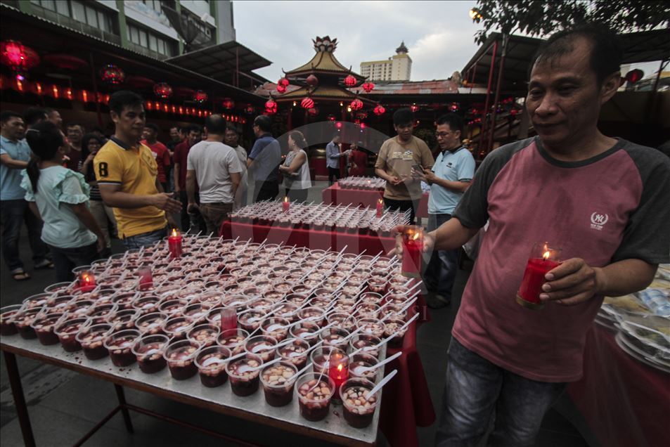 Toleransi beragama, warga Tionghoa siapkan hidangan berbuka puasa