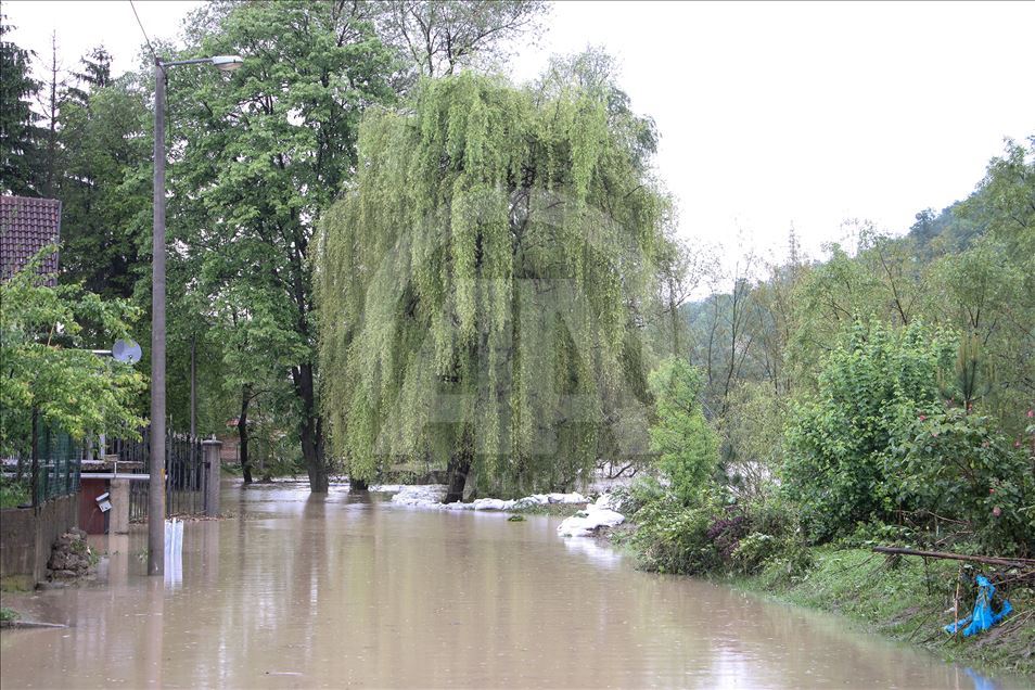 Bosna Hersek'teki sel hayatı olumsuz etkiledi