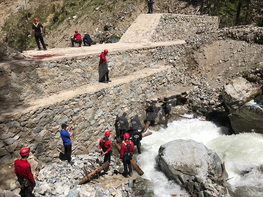 AA muhabirini arama çalışmaları devam ediyor